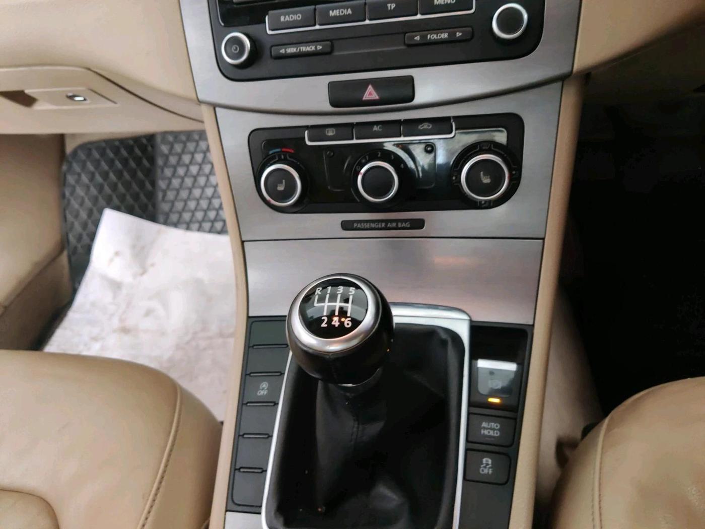 2012 Volkswagen Passat COMFORTLINE 2.0 TDI MT, Diesel, Manual, 87,321 km, interior