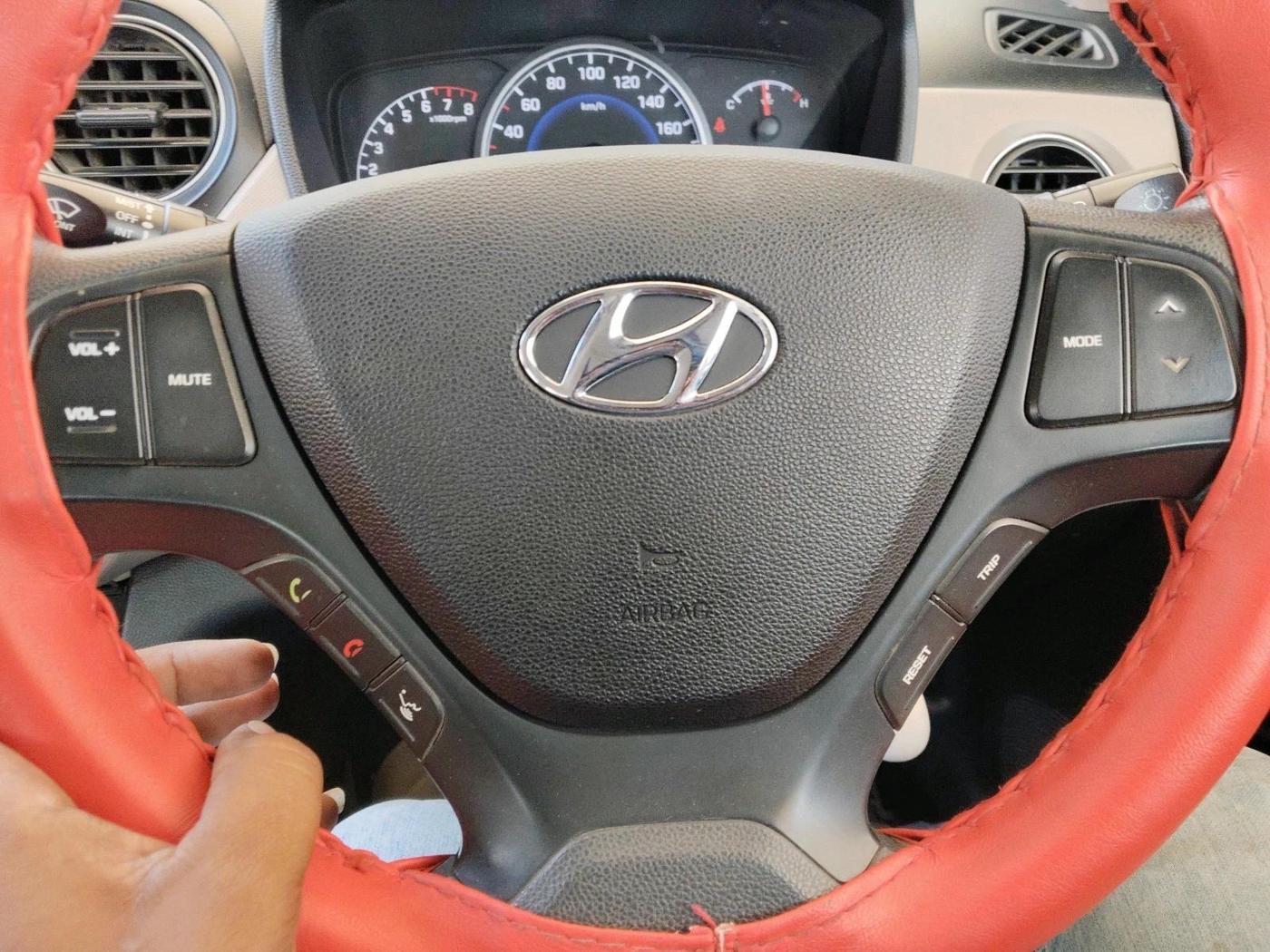 2017 Hyundai Grand i10 SPORTZ (O) 1.2 KAPPA VTVT, Petrol, Manual, 69,934 km, interior