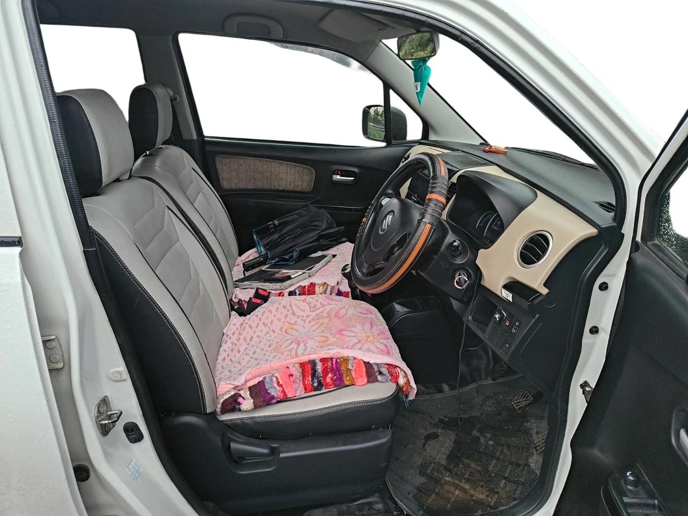 2017 Maruti Wagon R 1.0 VXI, CNG, Manual, 81,834 km, interior