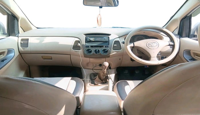 2008 Toyota Innova G4 2.5 8 STR, Diesel, Manual, 4,27,559 km, interior