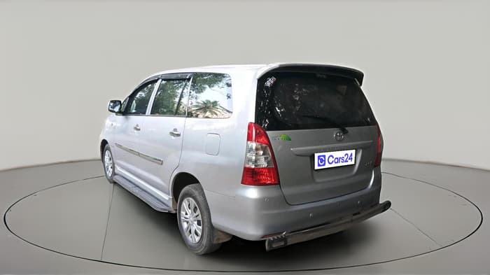 2013 Toyota Innova 2.5 GX 8 STR, Diesel, Manual, 1,17,814 km, exterior