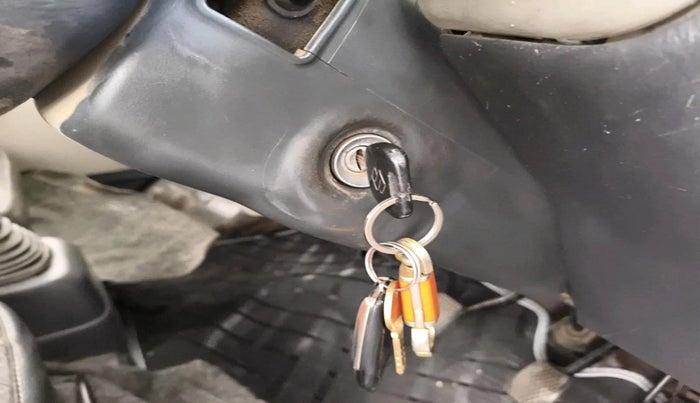 2011 Maruti Eeco 5 STR WITH A/C+HTR, CNG, Manual, 75,232 km, interior