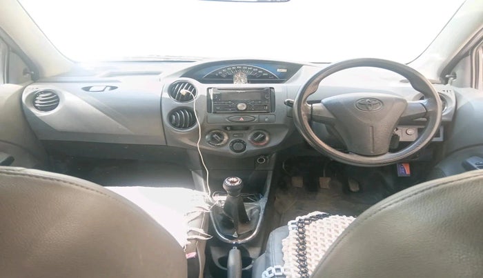 2013 Toyota Etios Liva G, CNG, Manual, 1,49,712 km, interior