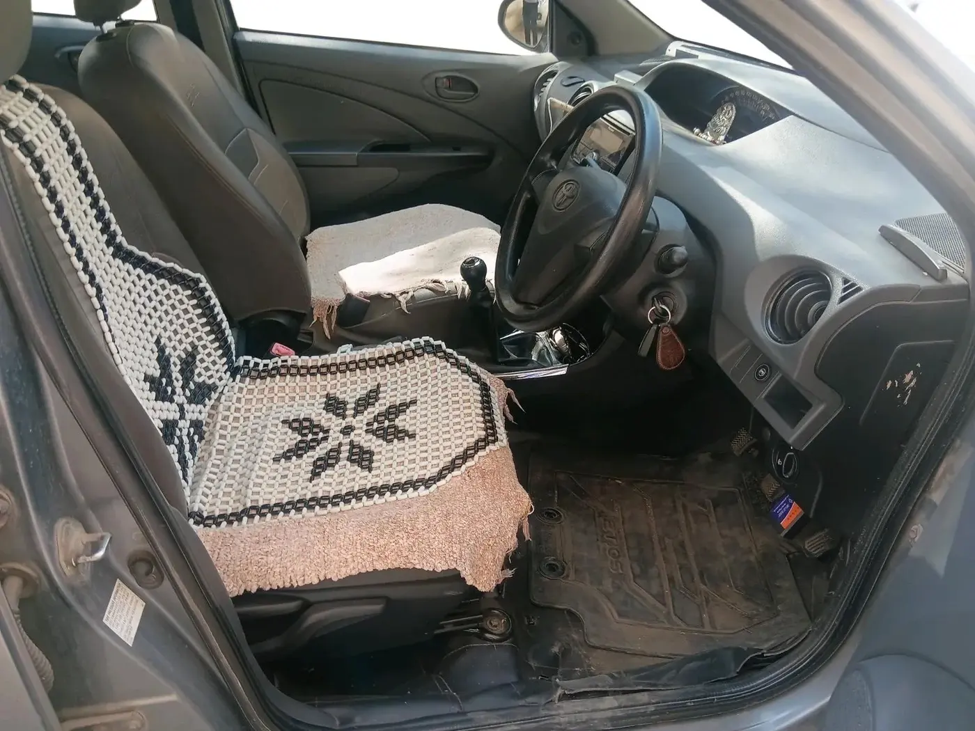 2013 Toyota Etios Liva G, CNG, Manual, 1,49,712 km, interior