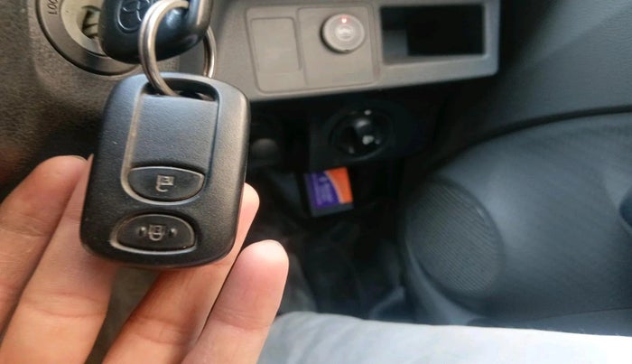 2013 Toyota Etios Liva G, CNG, Manual, 1,49,712 km, interior