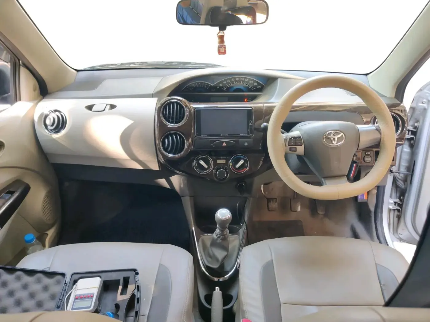 2015 Toyota Etios VX-D, Diesel, Manual, 76,357 km, interior