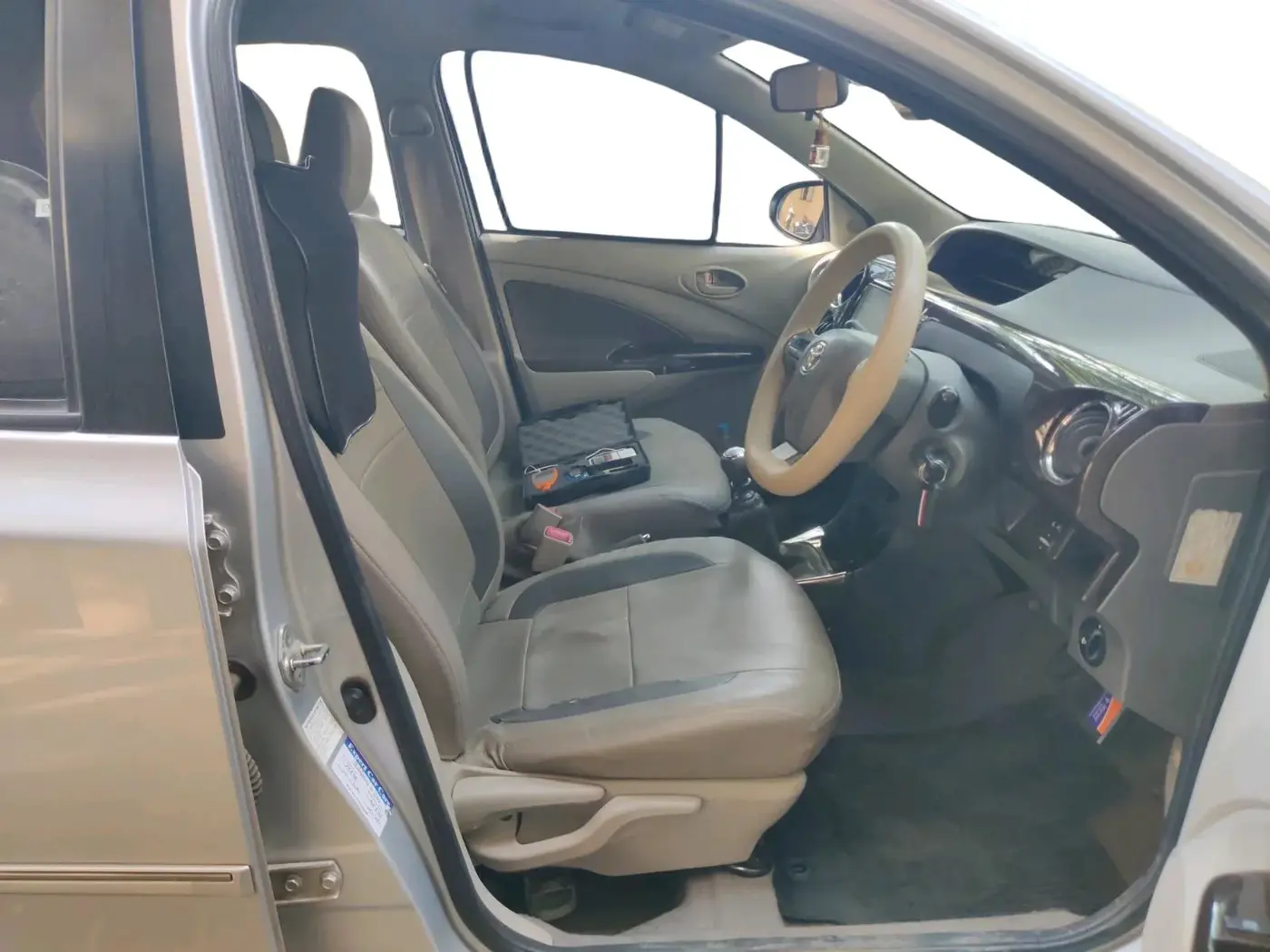 2015 Toyota Etios VX-D, Diesel, Manual, 76,357 km, interior