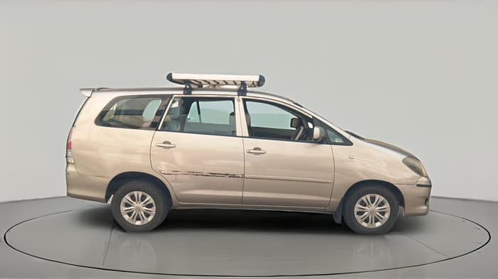 2011 Toyota Innova 2.5 G4 7 STR, Diesel, Manual, 2,45,414 km, exterior