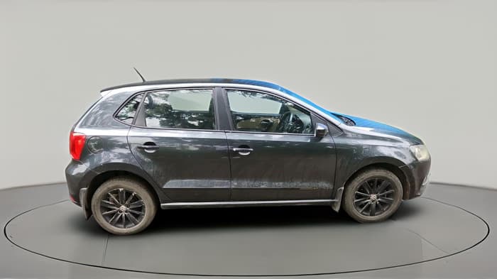 2016 Volkswagen Polo HIGHLINE1.2L, Petrol, Manual, 1,43,582 km, exterior