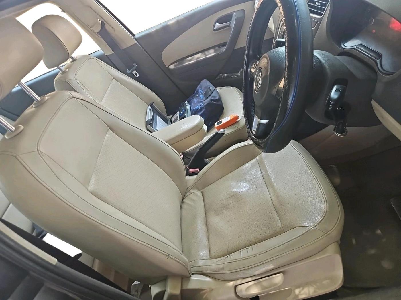 2014 Volkswagen Vento HIGHLINE 1.6 MPI, Petrol, Manual, 19,50,000 km, interior