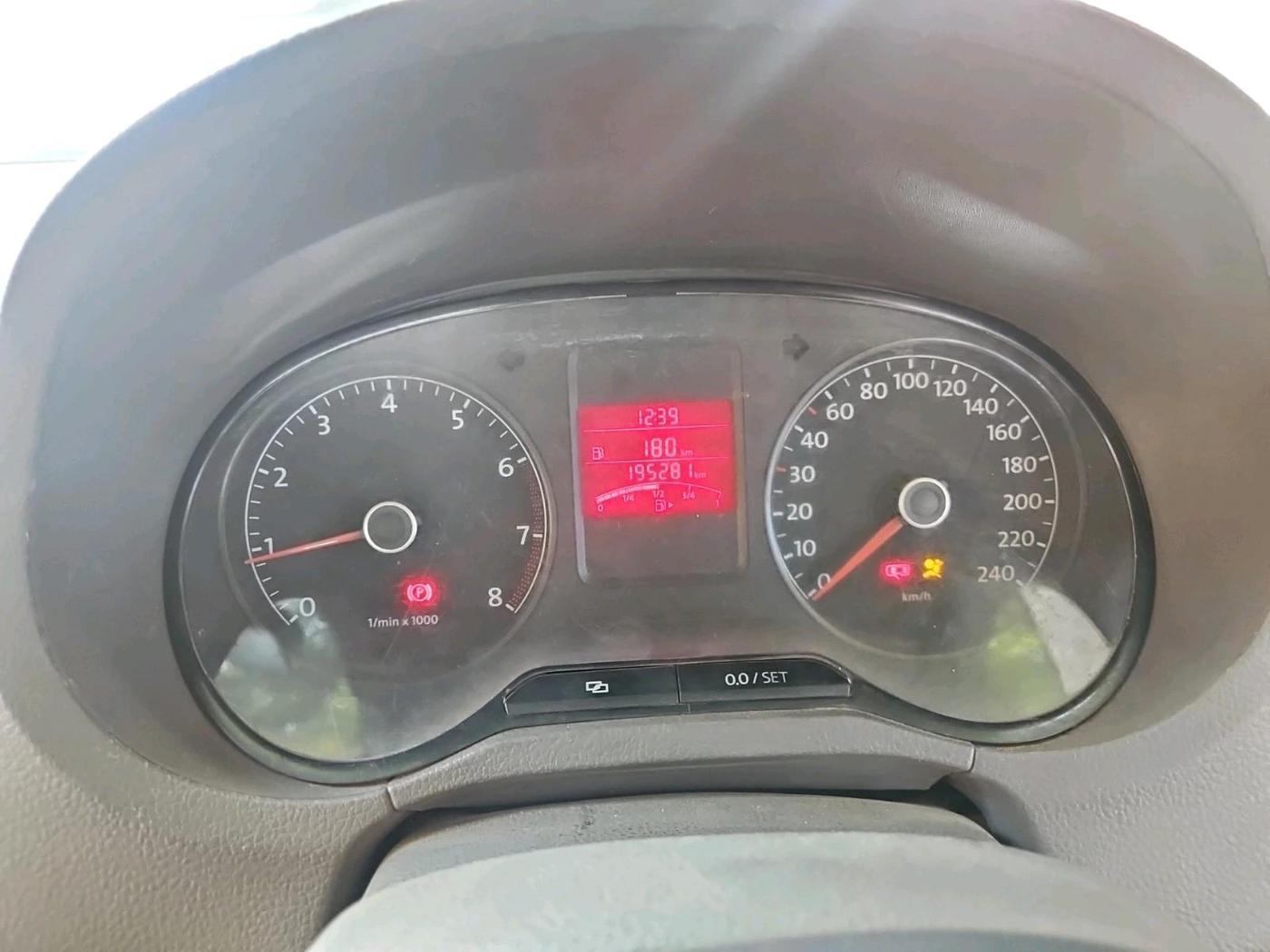 2014 Volkswagen Vento HIGHLINE 1.6 MPI, Petrol, Manual, 19,50,000 km, interior
