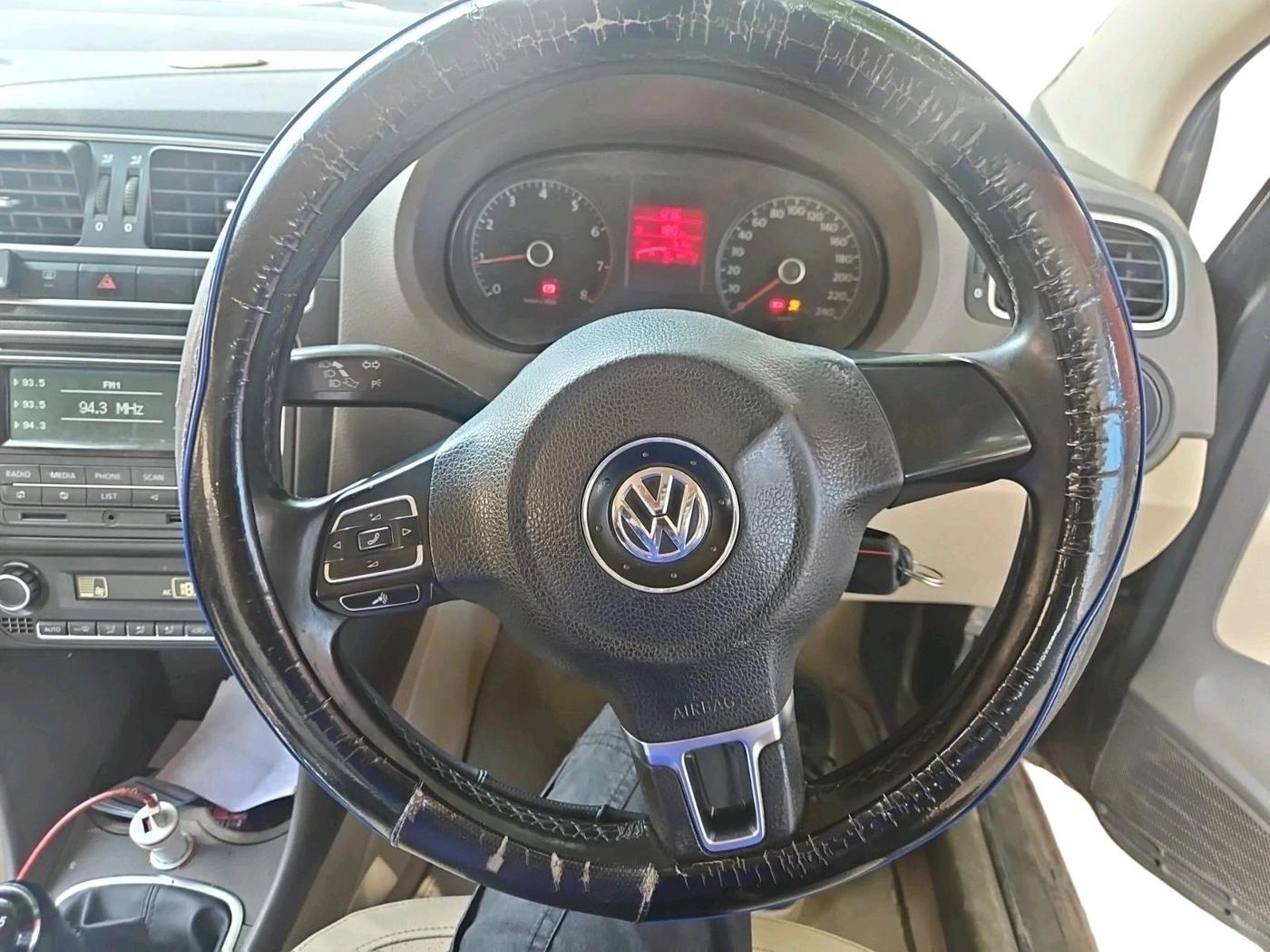 2014 Volkswagen Vento HIGHLINE 1.6 MPI, Petrol, Manual, 19,50,000 km, interior