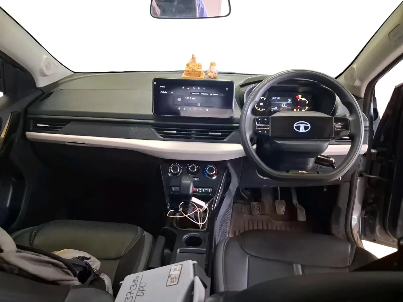 2025 Tata NEXON Pure S 1.2 iCNG, CNG, Manual, 23,902 km, interior