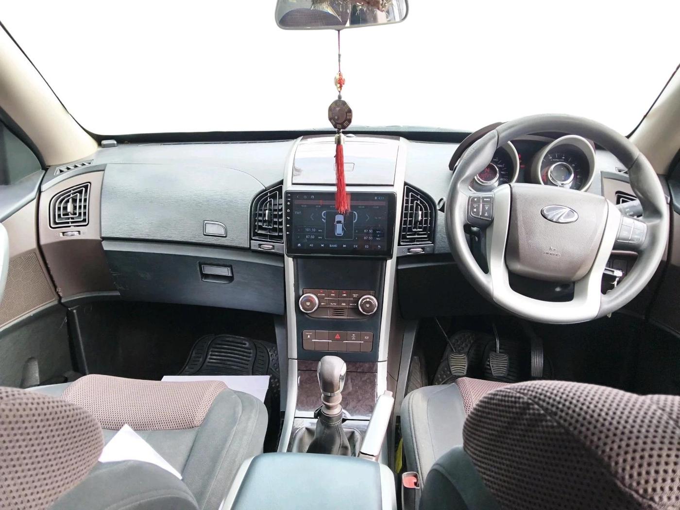 2012 Mahindra XUV500 W6, Diesel, Manual, 2,22,371 km, interior