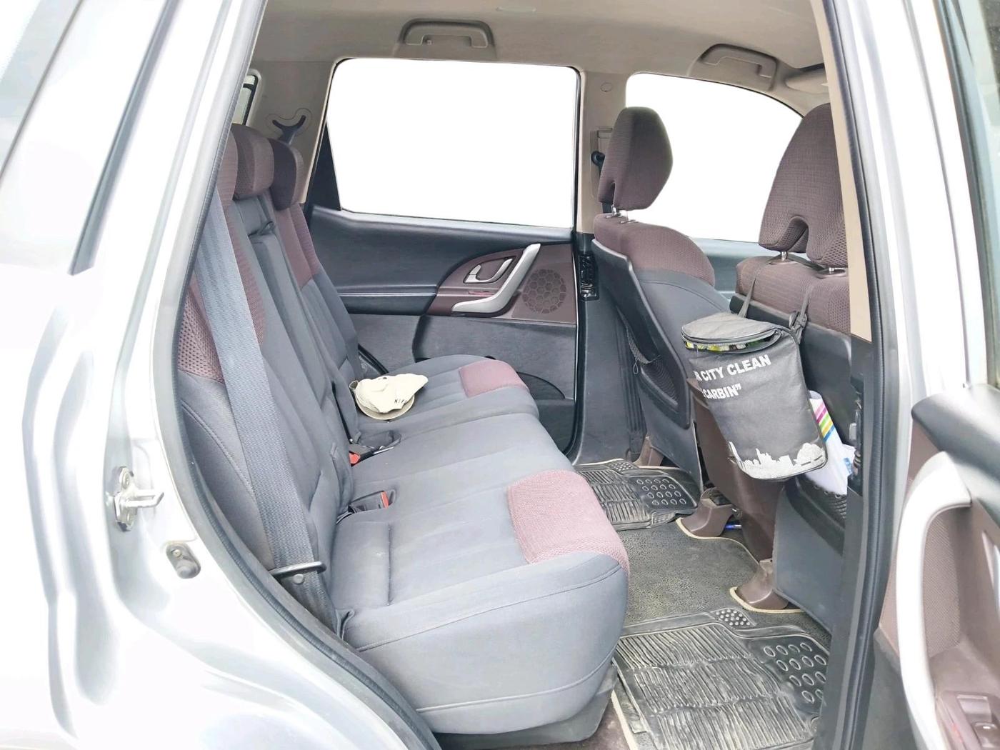 2012 Mahindra XUV500 W6, Diesel, Manual, 2,22,371 km, interior