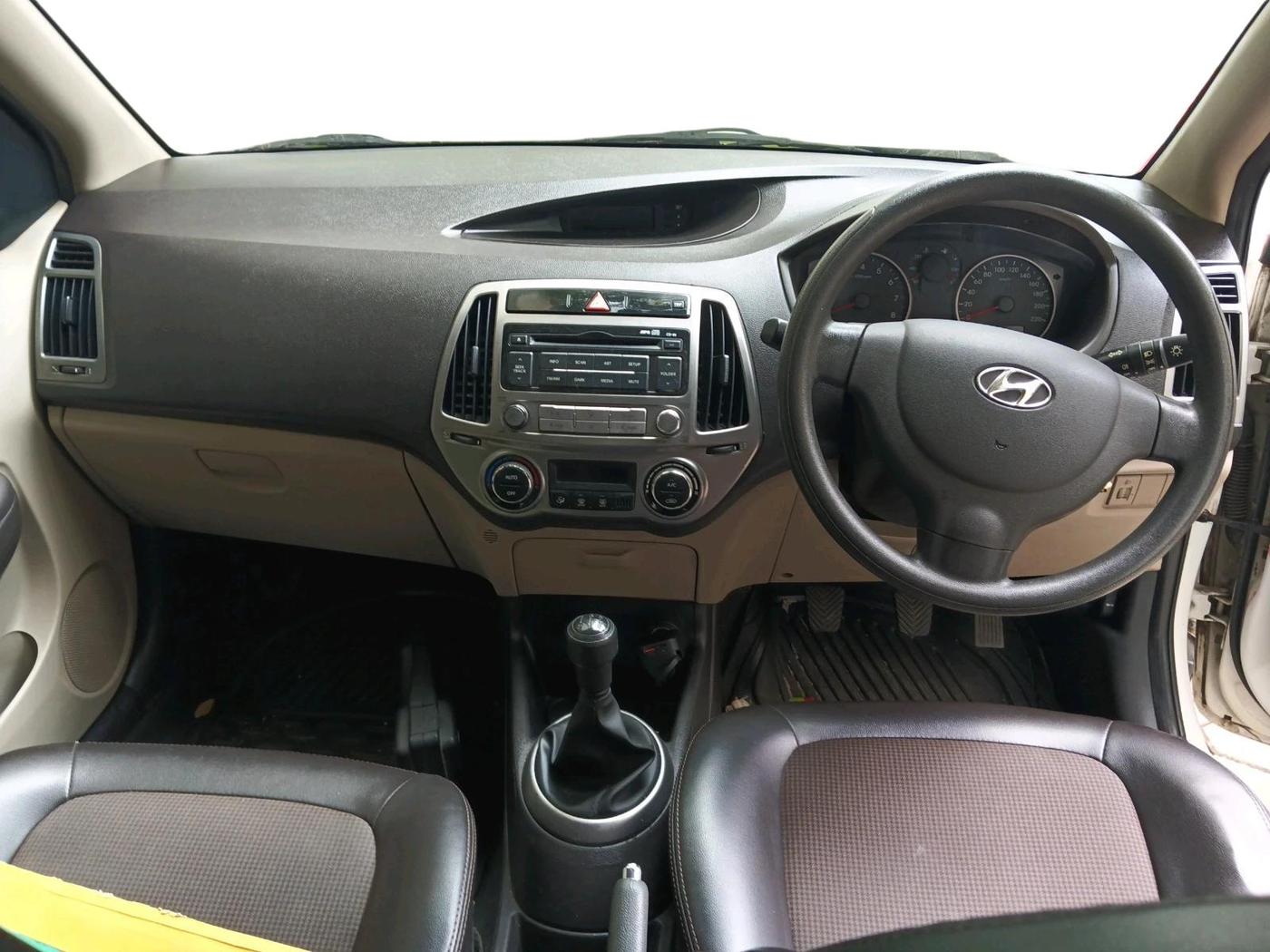 2013 Hyundai i20 MAGNA (O) 1.2, Petrol, Manual, 36,627 km, interior