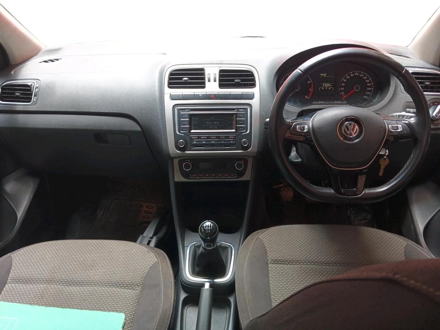 2015 Volkswagen Polo HIGHLINE1.2L, Petrol, Manual, 27,034 km, interior