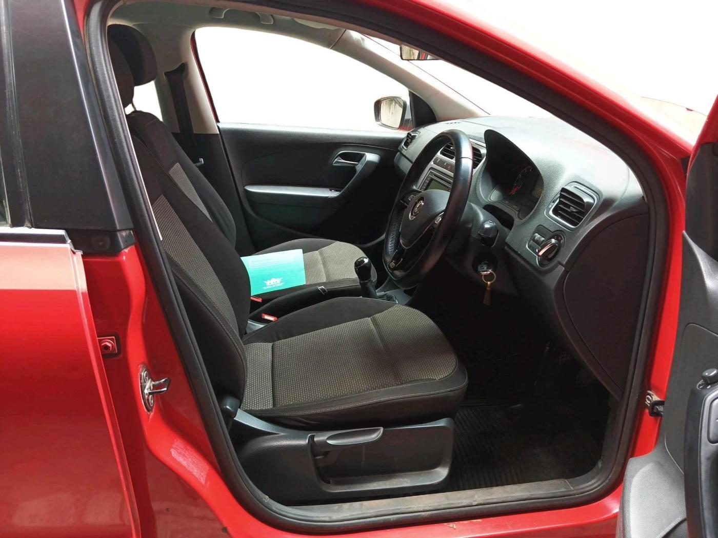 2015 Volkswagen Polo HIGHLINE1.2L, Petrol, Manual, 27,034 km, interior