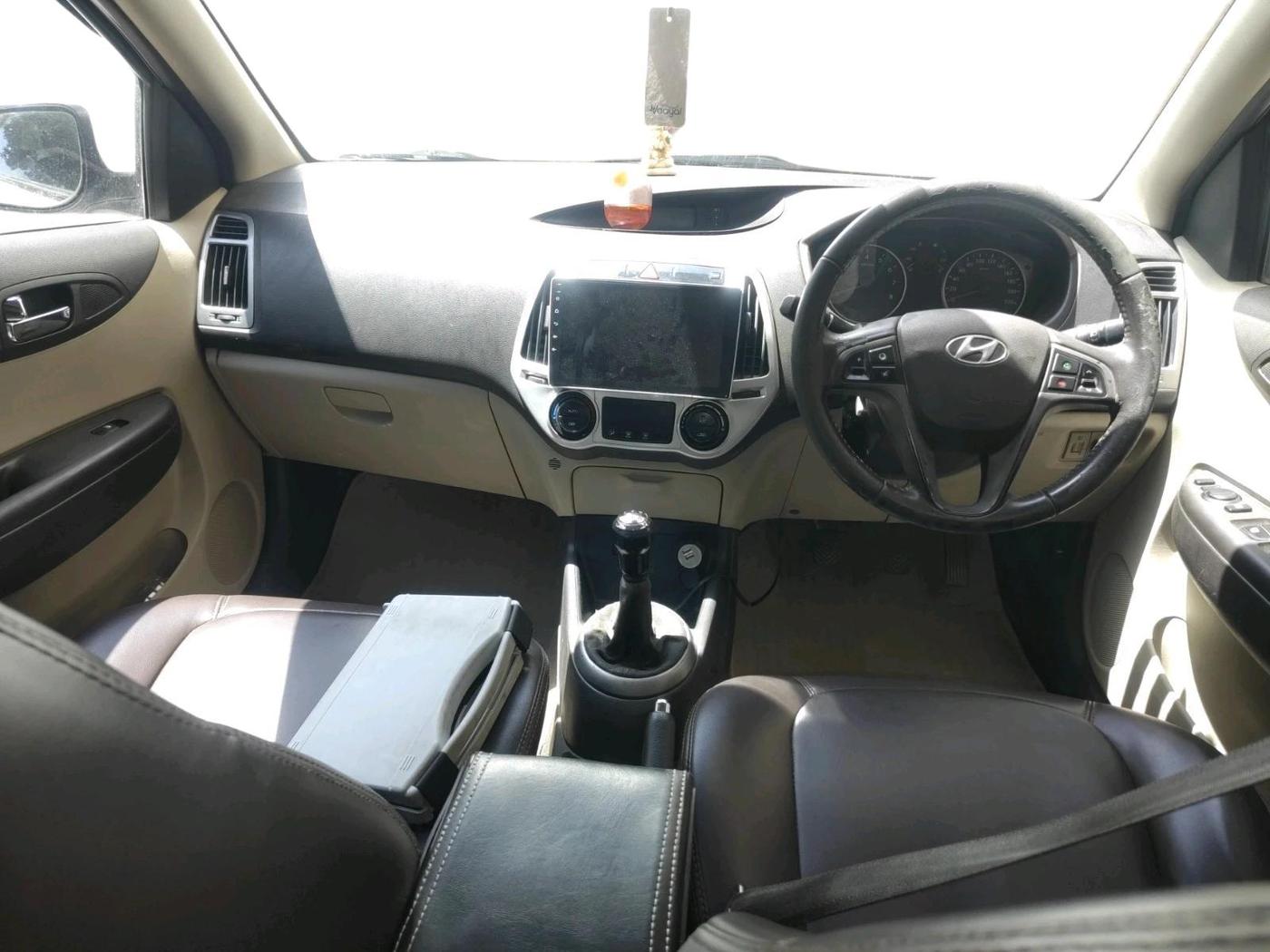2013 Hyundai i20 SPORTZ 1.2, CNG, Manual, 97,642 km, interior