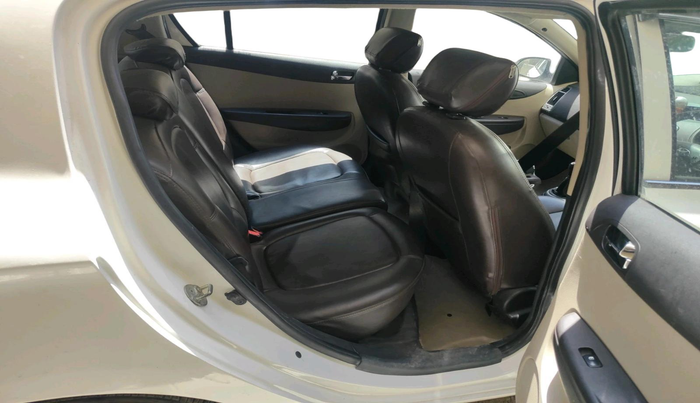 2013 Hyundai i20 SPORTZ 1.2, CNG, Manual, 97,642 km, interior