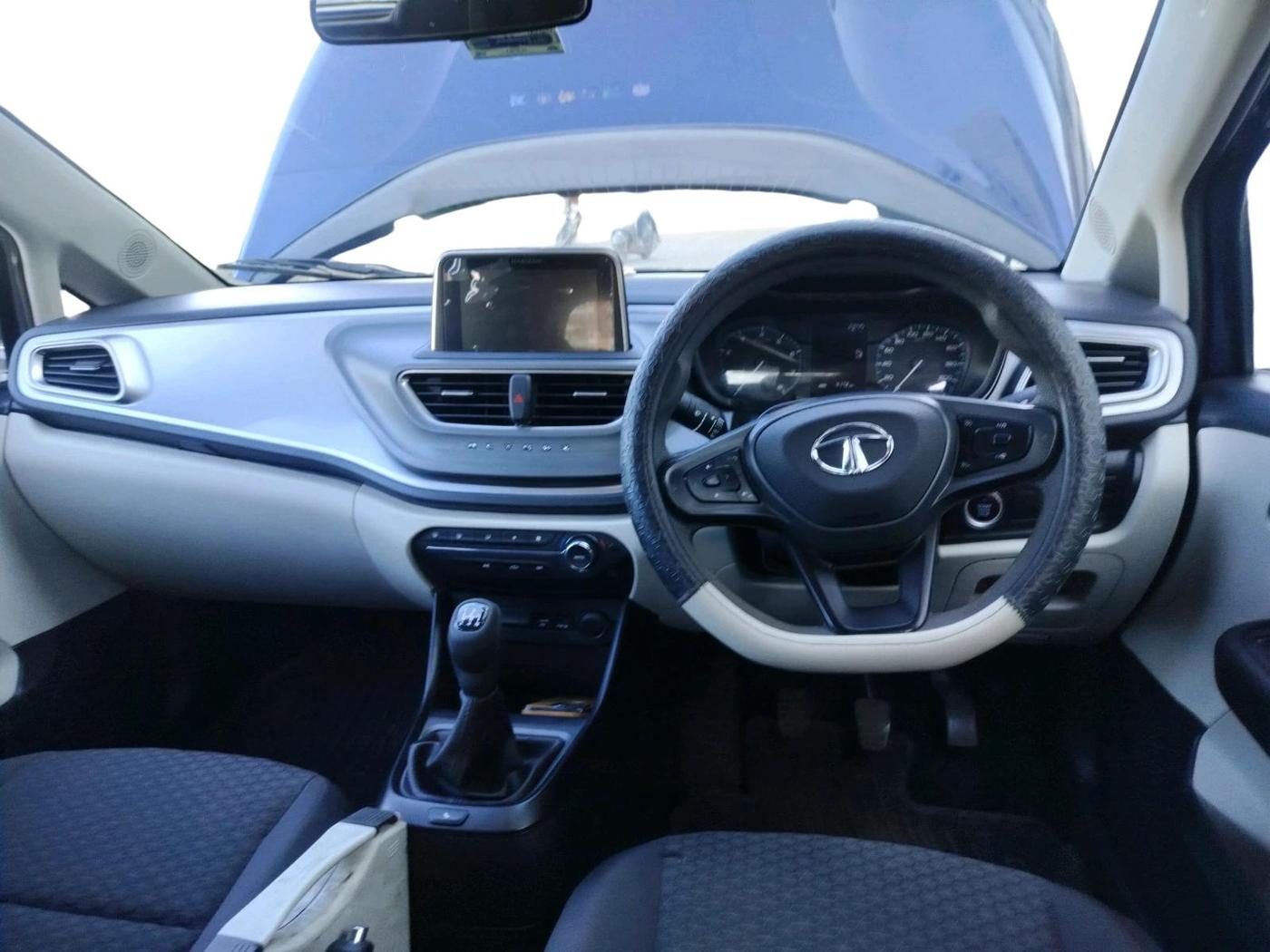 2023 Tata ALTROZ XT PETROL, Petrol, Manual, 4,172 km, interior