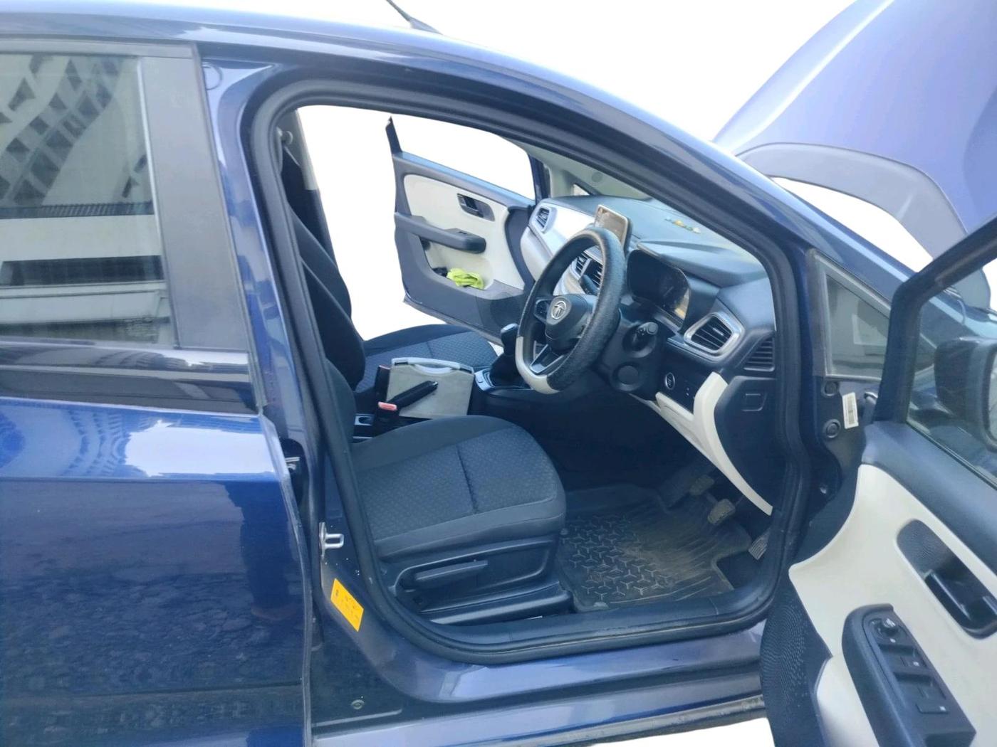 2023 Tata ALTROZ XT PETROL, Petrol, Manual, 4,172 km, interior