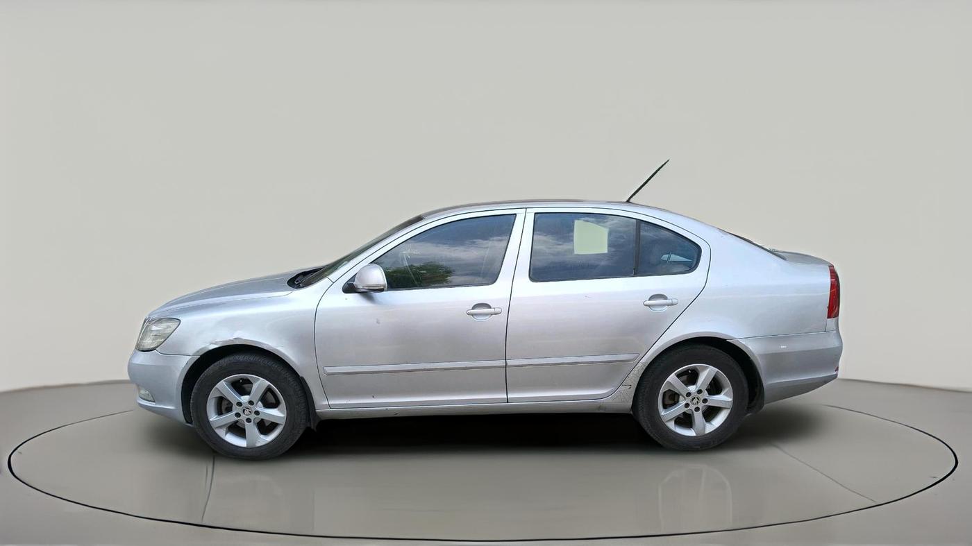 2011 Skoda Laura ELEGANCE 2.0 TDI CR AT, Diesel, Automatic, 1,66,890 km, exterior