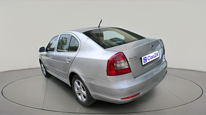 2011 Skoda Laura ELEGANCE 2.0 TDI CR AT, Diesel, Automatic, 1,66,890 km, exterior
