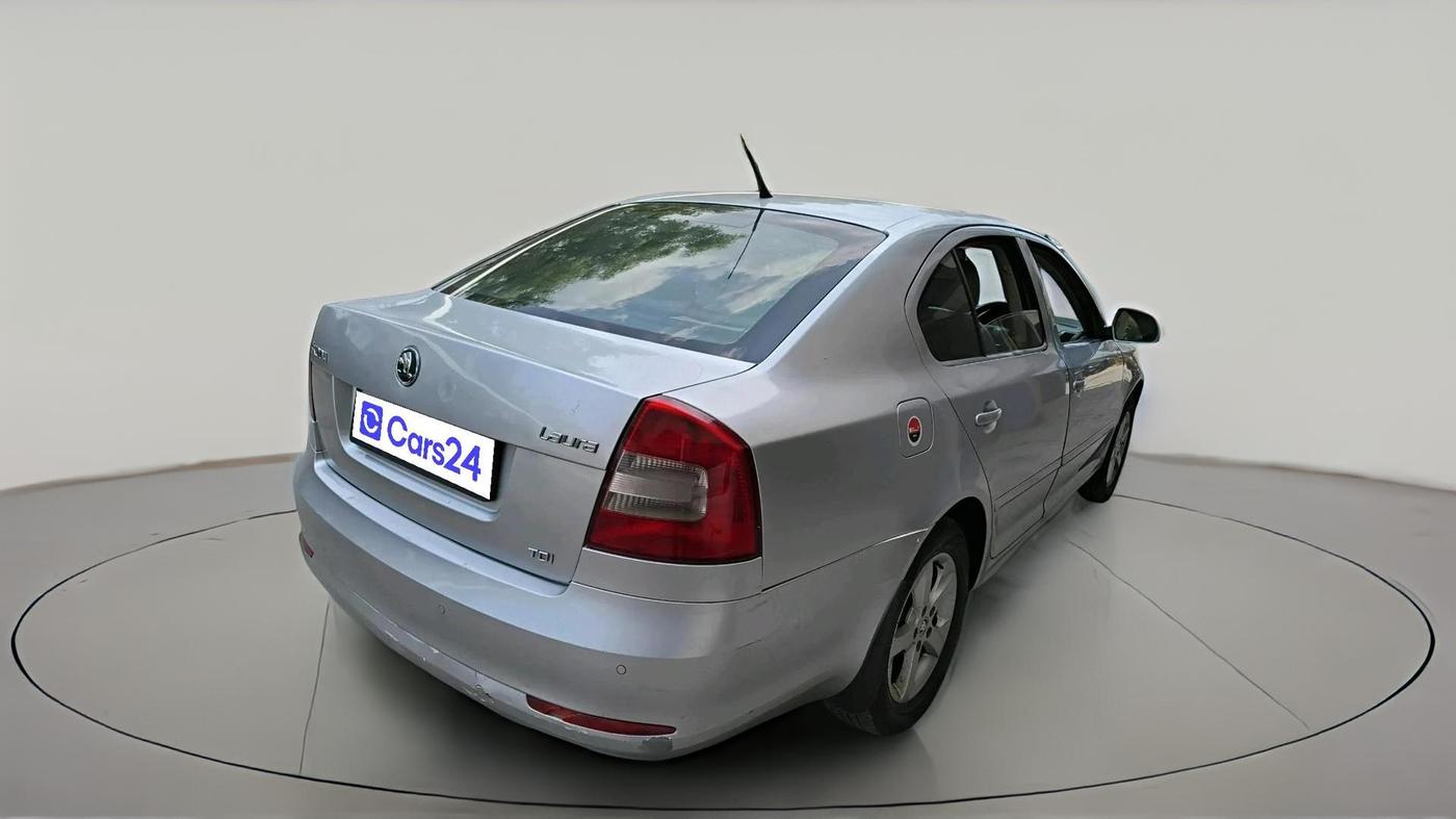 2011 Skoda Laura ELEGANCE 2.0 TDI CR AT, Diesel, Automatic, 1,66,890 km, exterior