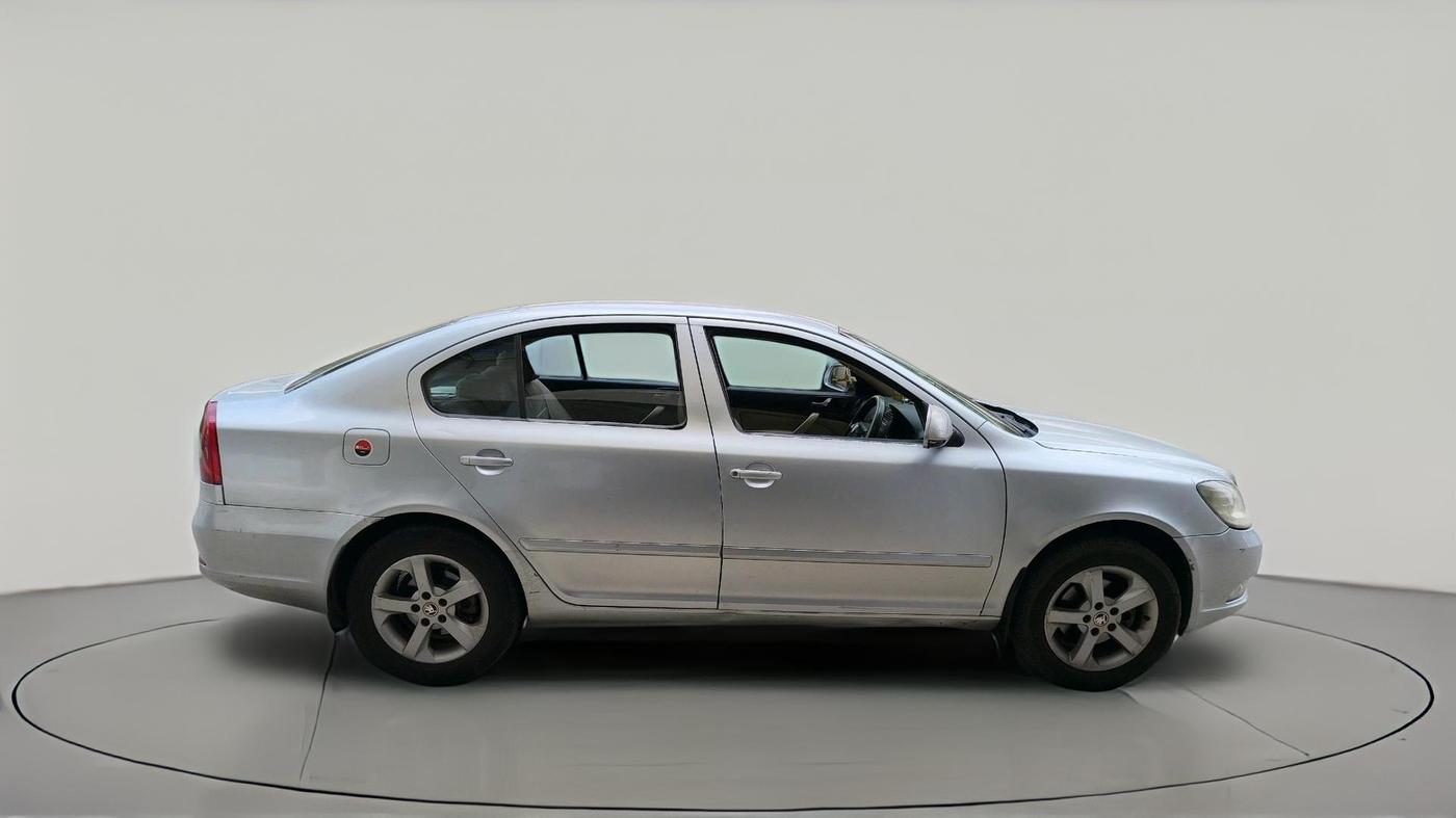2011 Skoda Laura ELEGANCE 2.0 TDI CR AT, Diesel, Automatic, 1,66,890 km, exterior