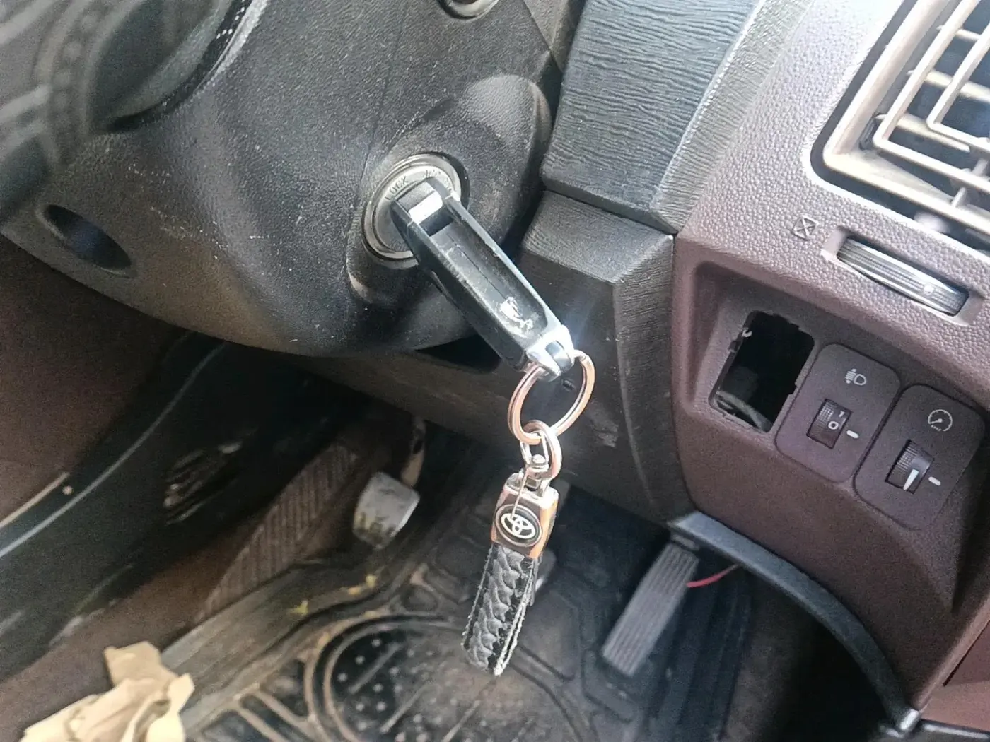 2011 Mahindra XUV500 W6, Diesel, Manual, 1,04,814 km, interior