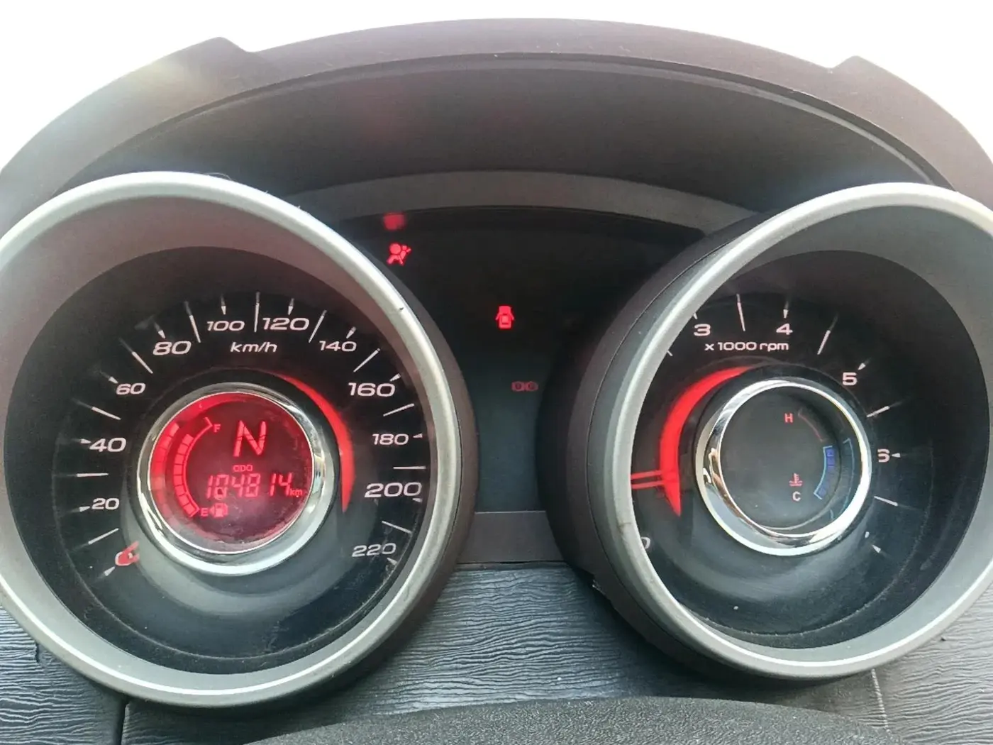 2011 Mahindra XUV500 W6, Diesel, Manual, 1,04,814 km, interior