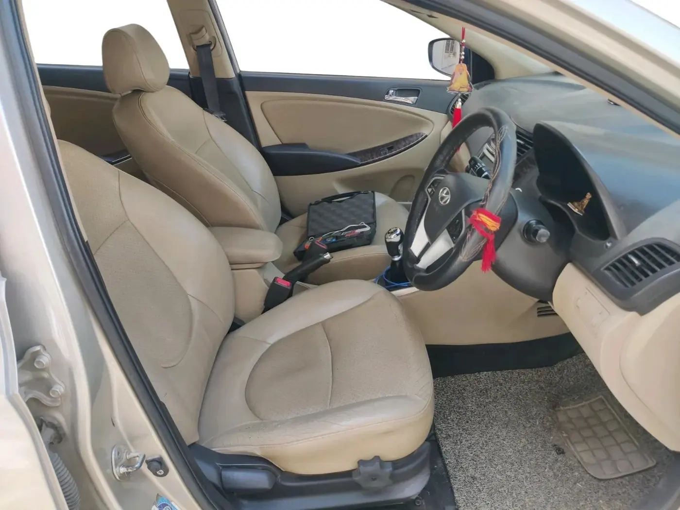 2011 Hyundai Verna FLUIDIC 1.6 VTVT SX, Petrol, Manual, 1,40,009 km, interior
