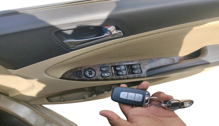 2011 Hyundai Verna FLUIDIC 1.6 VTVT SX, Petrol, Manual, 1,40,009 km, interior