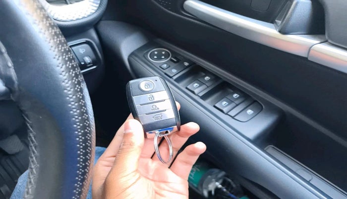 2022 KIA SONET HTK PLUS 1.0 IMT, Petrol, Manual, 21,138 km, interior