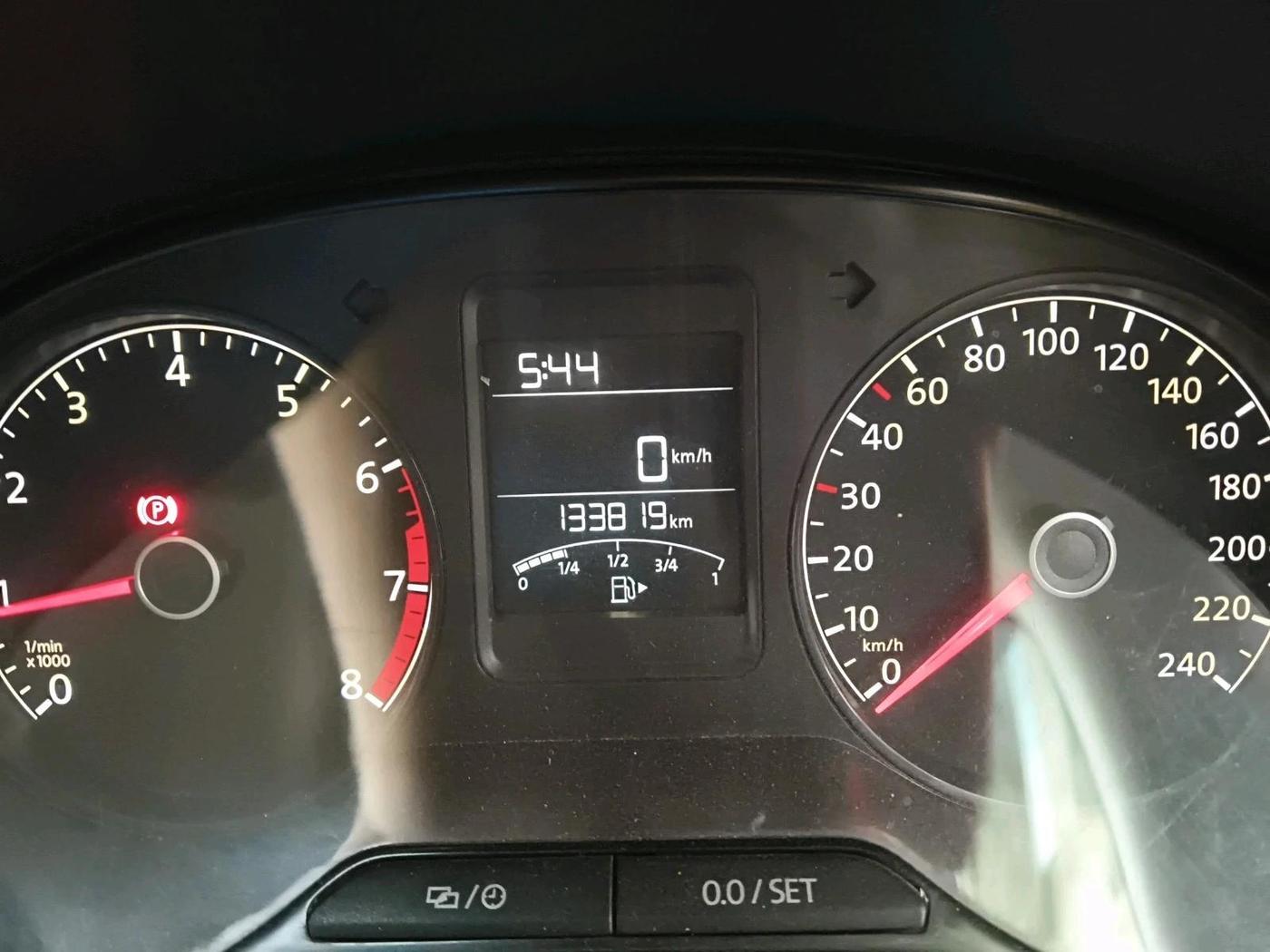 2014 Volkswagen Polo HIGHLINE1.2L, Petrol, Manual, 1,33,819 km, interior