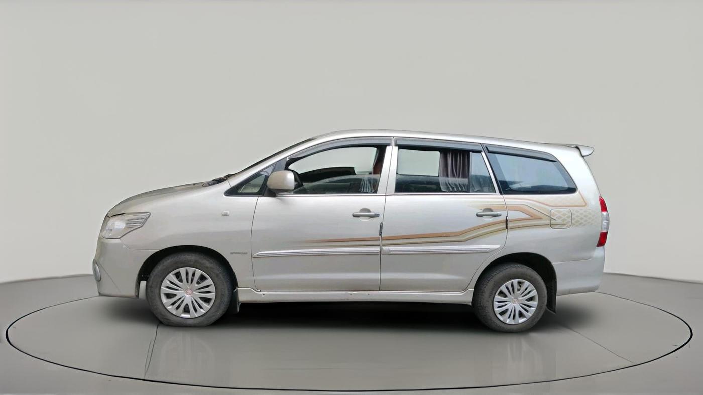 2013 Toyota Innova 2.5 GX 7 STR, Diesel, Manual, 1,51,375 km, exterior