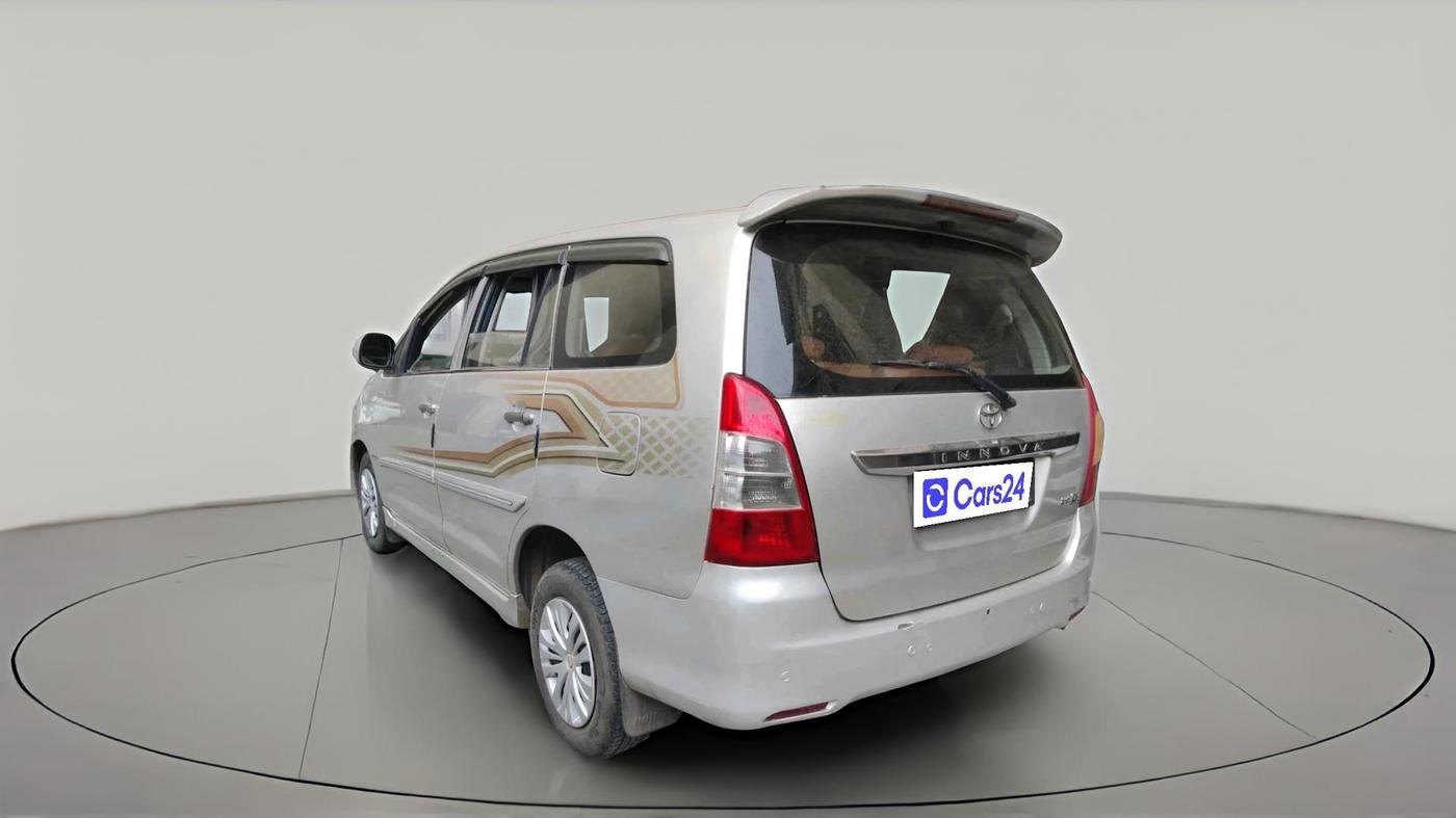 2013 Toyota Innova 2.5 GX 7 STR, Diesel, Manual, 1,51,375 km, exterior