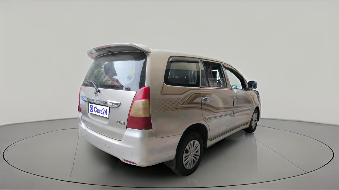2013 Toyota Innova 2.5 GX 7 STR, Diesel, Manual, 1,51,375 km, exterior