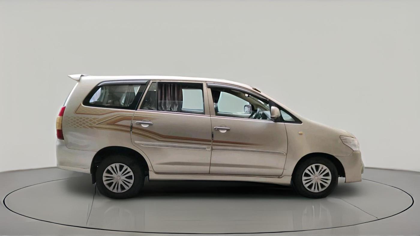 2013 Toyota Innova 2.5 GX 7 STR, Diesel, Manual, 1,51,375 km, exterior