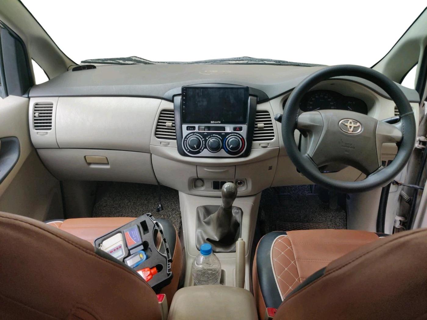 2013 Toyota Innova 2.5 GX 7 STR, Diesel, Manual, 1,51,375 km, interior