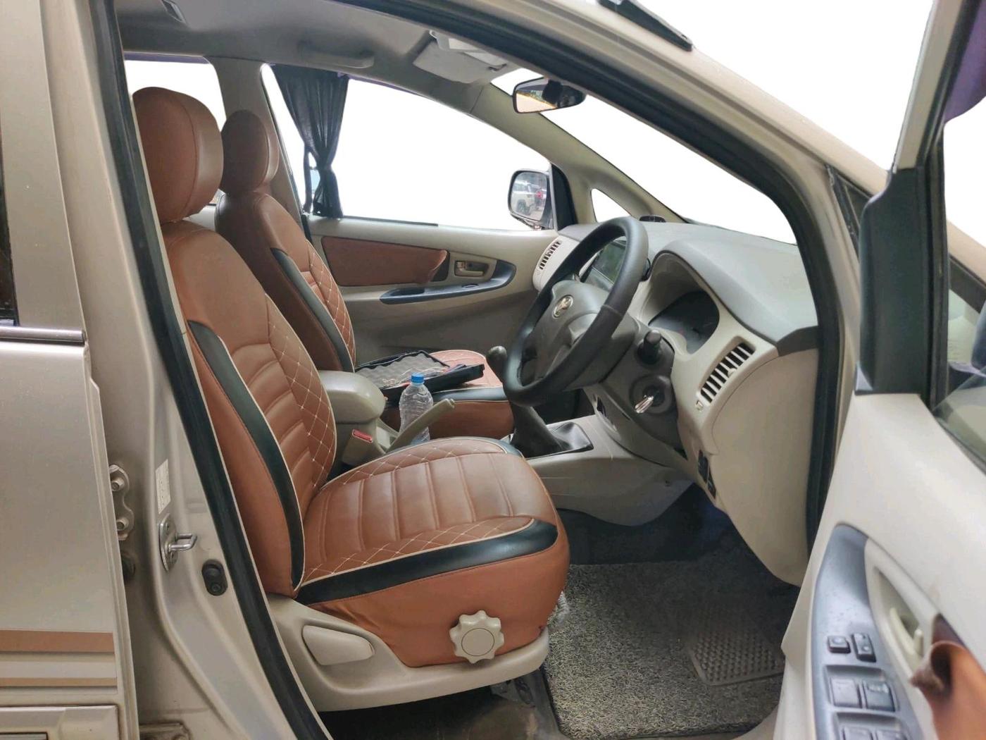 2013 Toyota Innova 2.5 GX 7 STR, Diesel, Manual, 1,51,375 km, interior