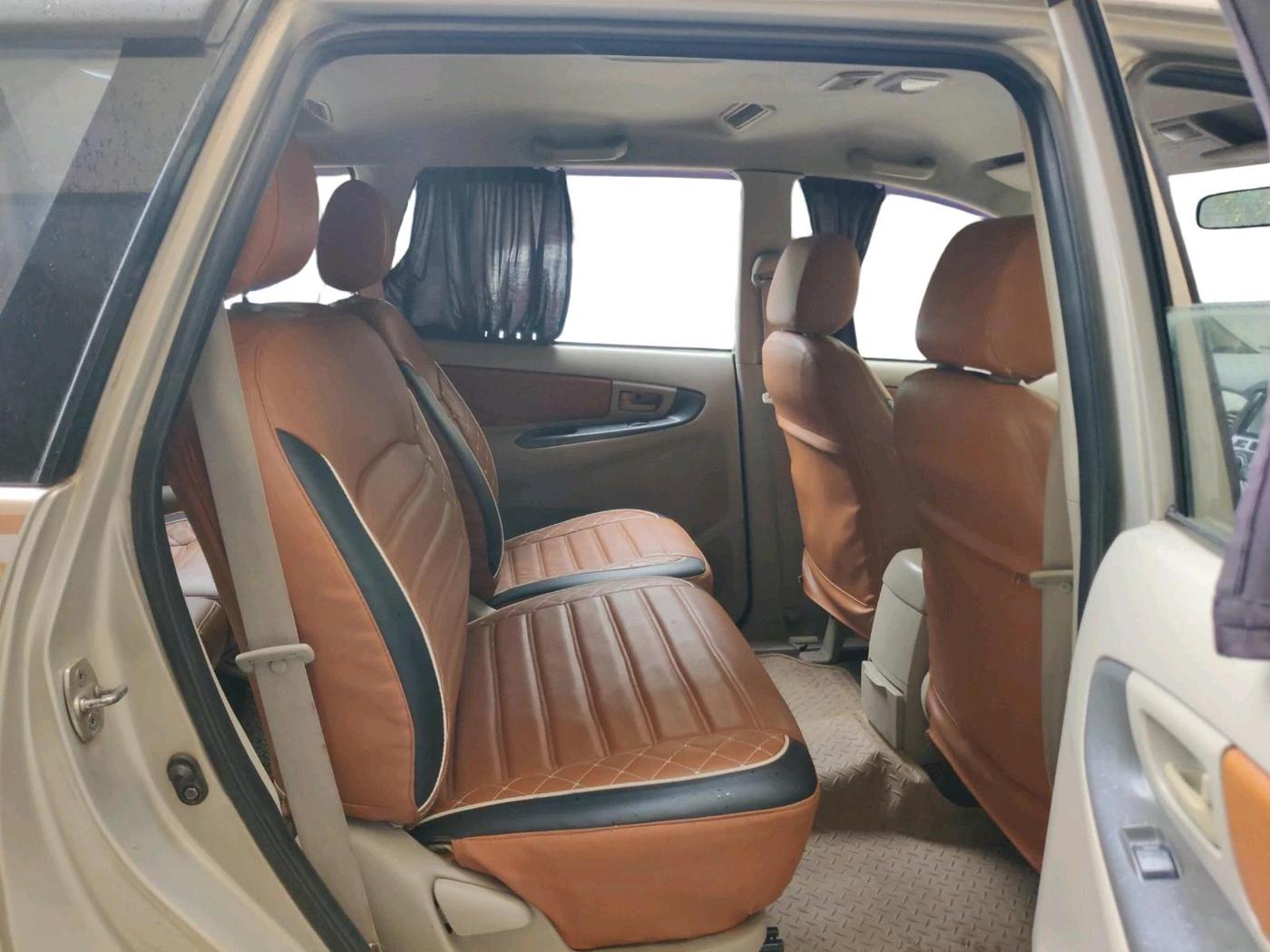 2013 Toyota Innova 2.5 GX 7 STR, Diesel, Manual, 1,51,375 km, interior