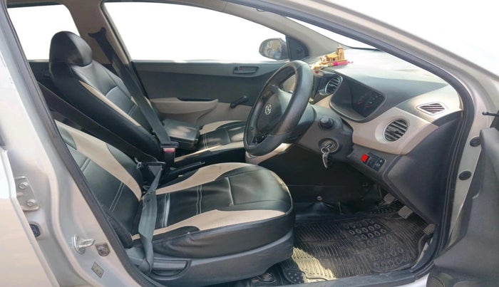 2016 Hyundai Xcent BASE 1.1, Diesel, Manual, 2,08,984 km, interior