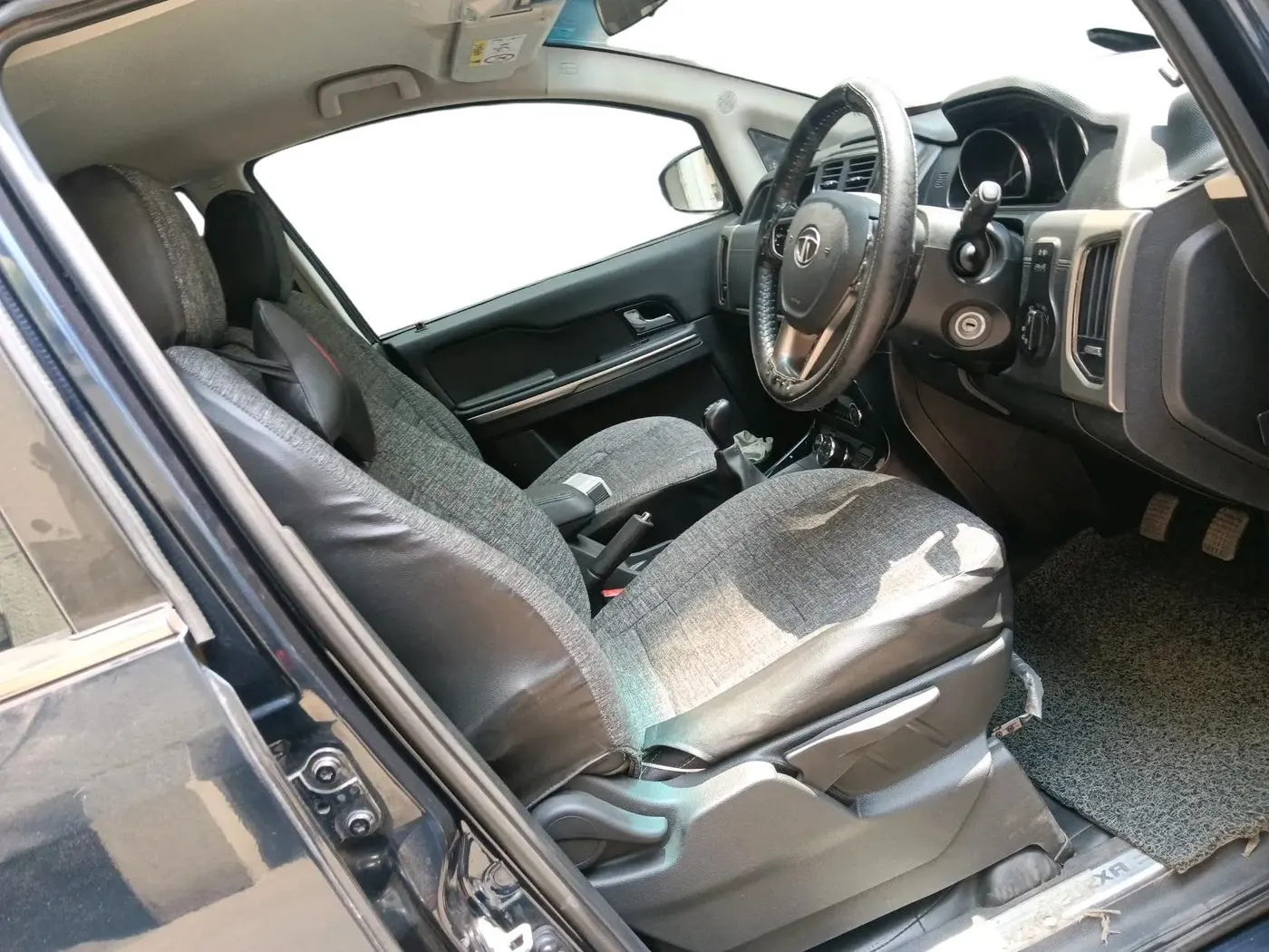 2017 Tata Hexa XT 4X2 7 STR, Diesel, Manual, 30,821 km, interior