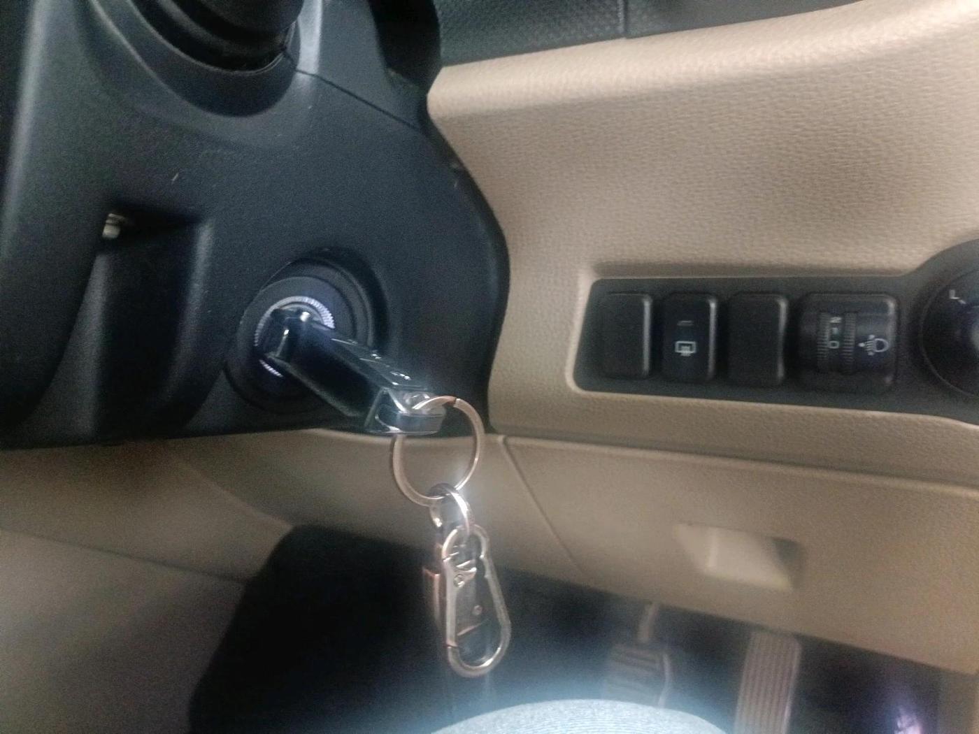2018 Mahindra TUV300 T10 AMT DUAL TONE, Diesel, Automatic, 47,418 km, interior