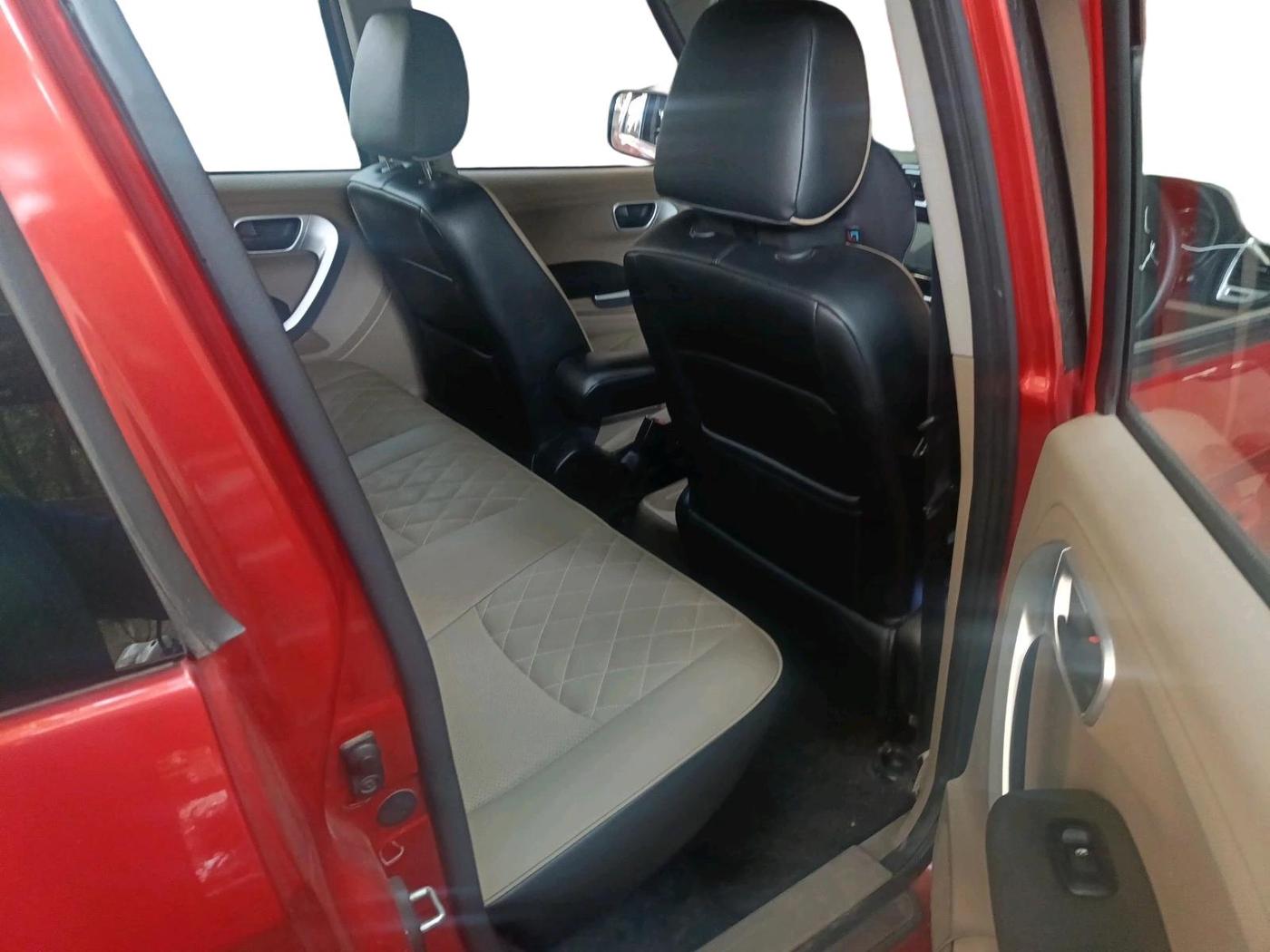 2018 Mahindra TUV300 T10 AMT DUAL TONE, Diesel, Automatic, 47,418 km, interior