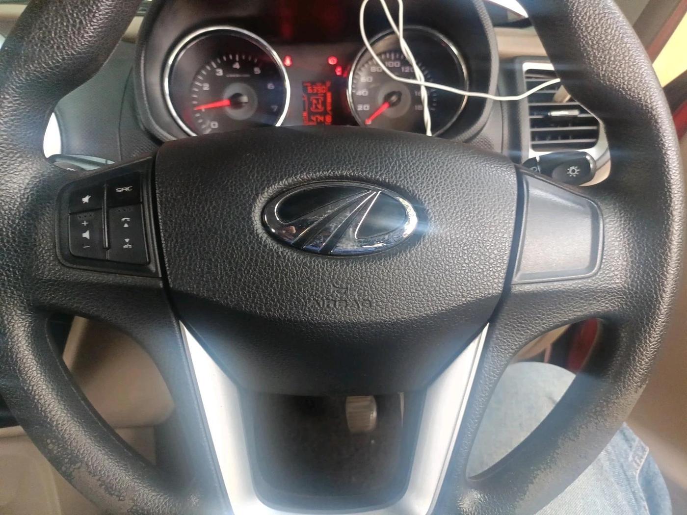 2018 Mahindra TUV300 T10 AMT DUAL TONE, Diesel, Automatic, 47,418 km, interior