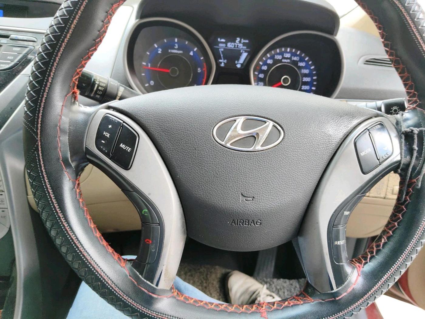 2013 Hyundai New Elantra 1.6 S MT DIESEL, Diesel, Manual, 1,60,779 km, interior