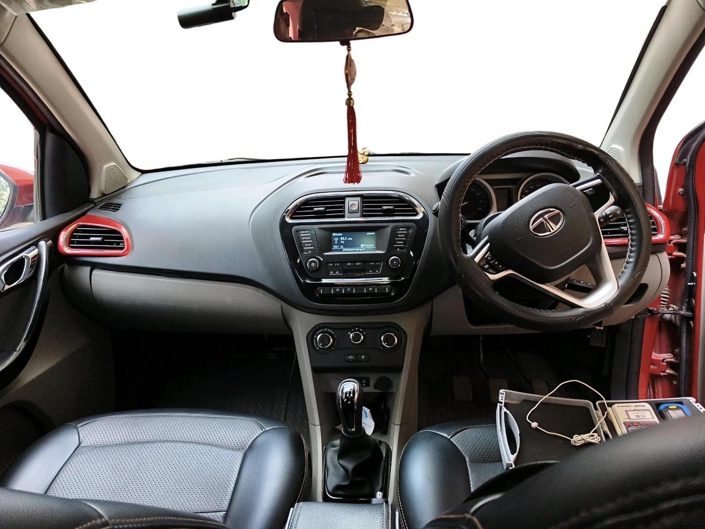 2017 Tata Tiago XZ PETROL, Petrol, Manual, 36,491 km, interior